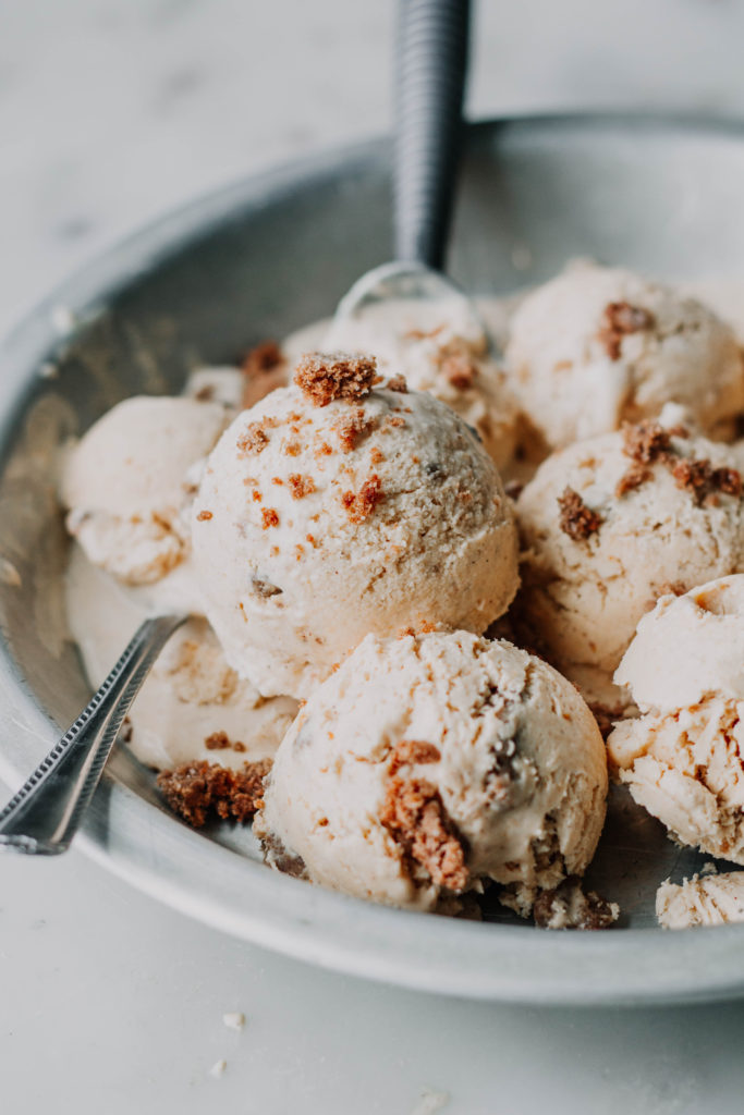 No Churn Pumpkin Ice Cream with Ginger Cookie Crumbles - The Sweet and ...