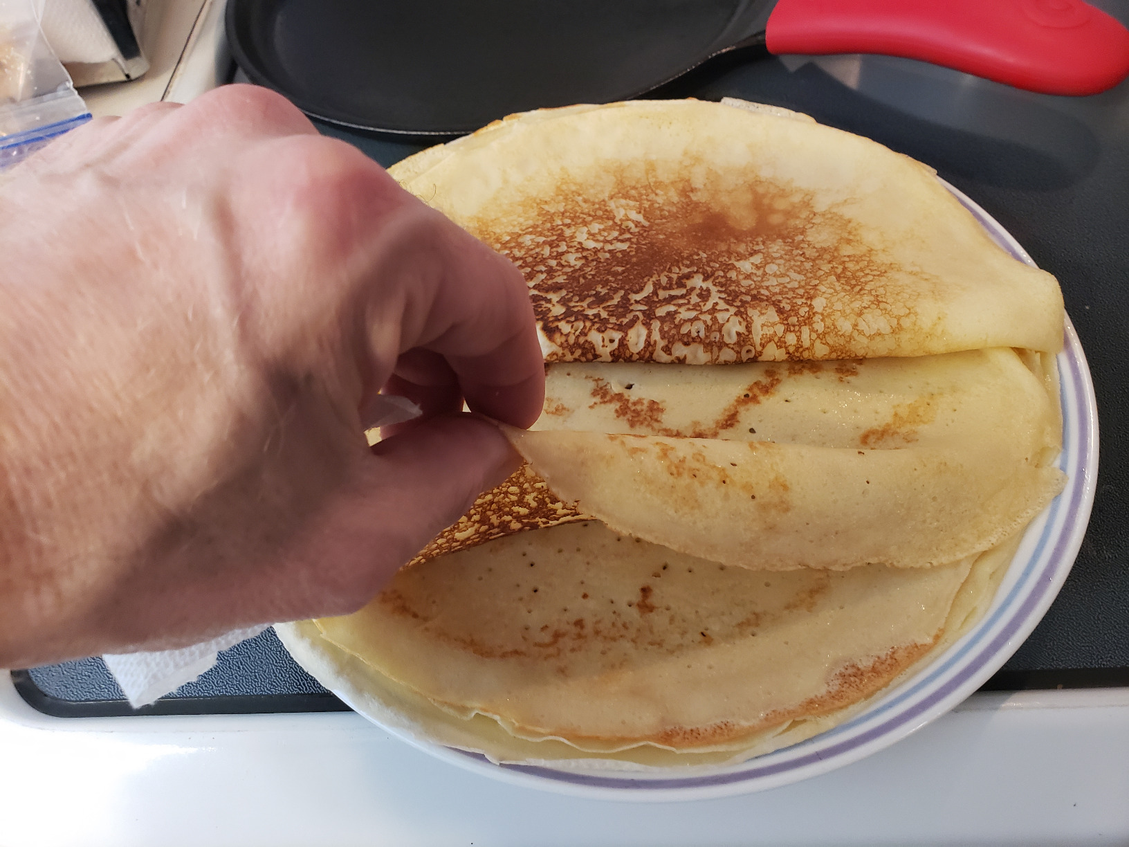 Lodge Round Seasoned Cast Iron Griddle 10.5 Inches - Pre-Seasoned Iron Griddle Pan - Non-Toxic, PFAS-Free Cookware customer photo 2