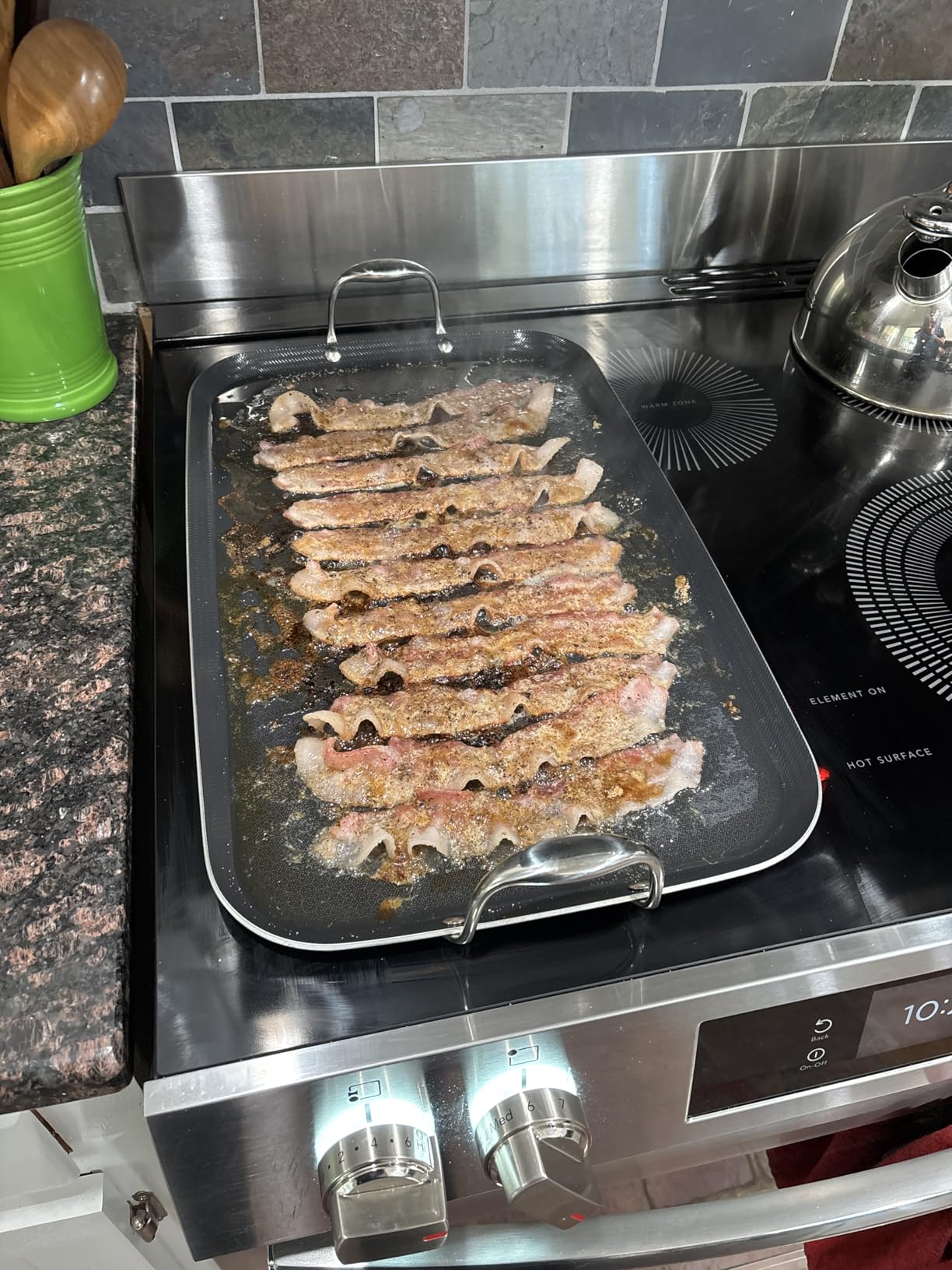 HexClad Hybrid Nonstick 12-Inch Griddle Pan, Stay-Cool Handle, Dishwasher-Friendly, Oven-Safe Up to 900F, Induction Ready, Compatible with All Cooktops customer photo 1