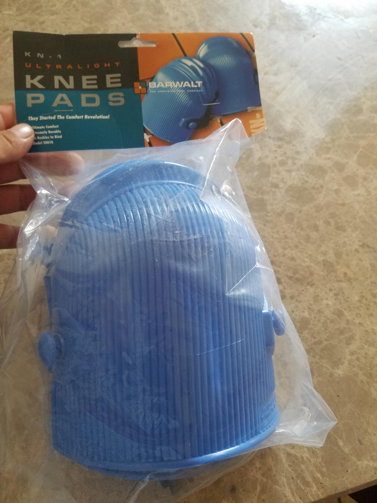 BARWALT KN-1 Ultralight Knee Pads, Work Knee Pads, Assembled in the USA | Nonskid Outer Shell, Excellent Grip, Fully Rebuildable, Folding Accordion Top, 11 Oz Each, Flooring Knee Pads customer photo 2