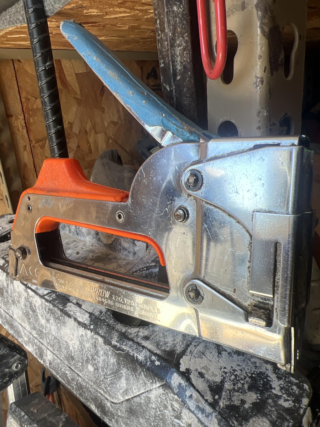 Arrow T2025 2-In-1 Staple Gun and Wire Tacker for Upholstery, Crafts and Low Voltage Wiring, Fits 3/8