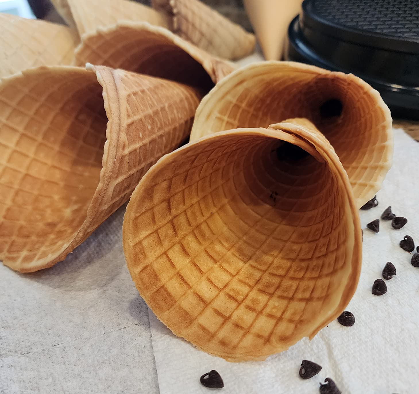 Chef'sChoice Ice Cream Cone Maker WaffleCone Express With Nonstick Heating Plates Instant Heat Recovery Creates Delicious Homemade Sugar and Waffle Cones Easy to Clean, 1050-Watts, Silver customer photo 1