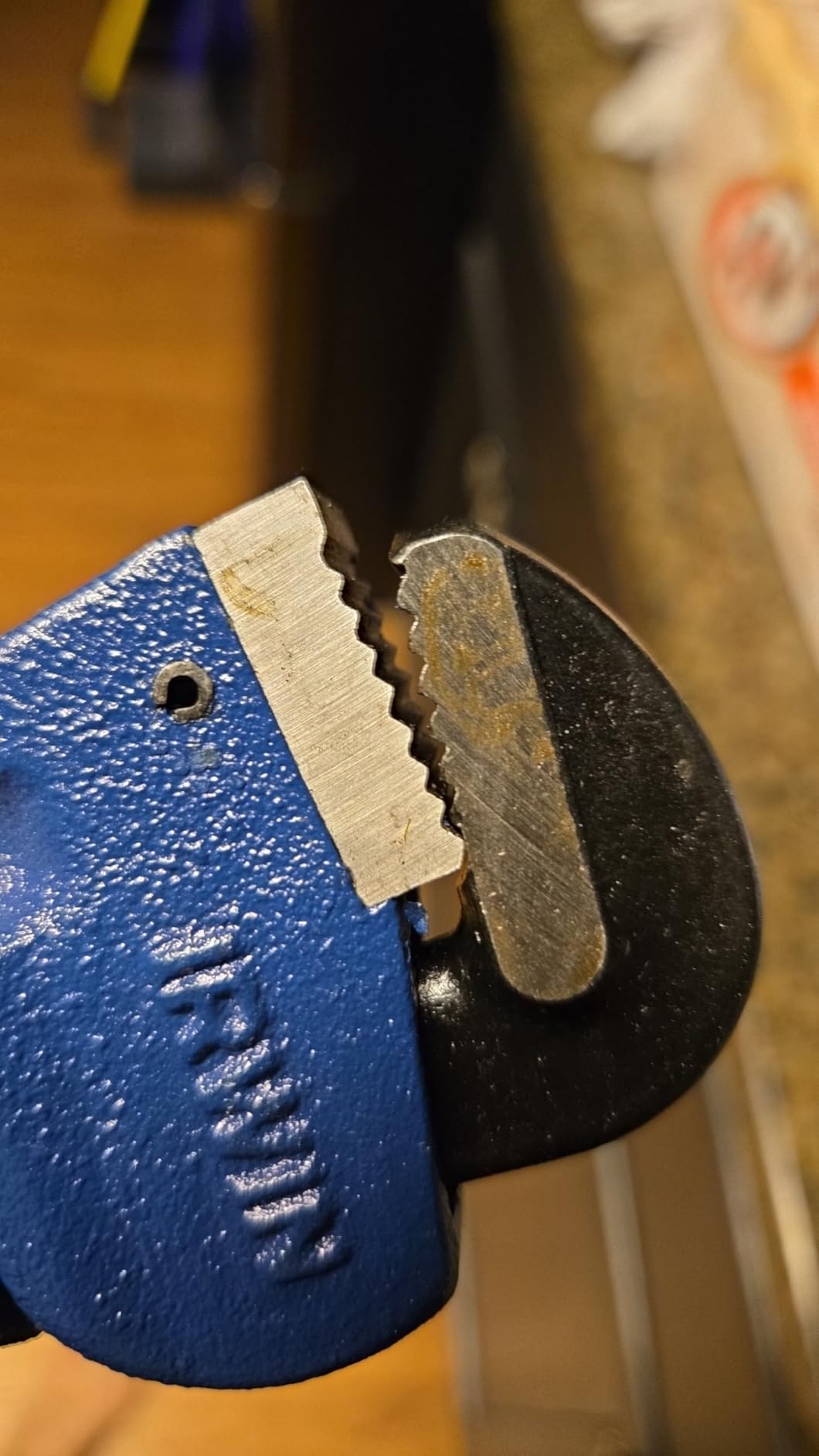 IRWIN VISE-GRIP Pipe Wrench, Cast Iron, SAE, 2-1/2-Inch Jaw, 18-Inch Length (45619) customer photo 2