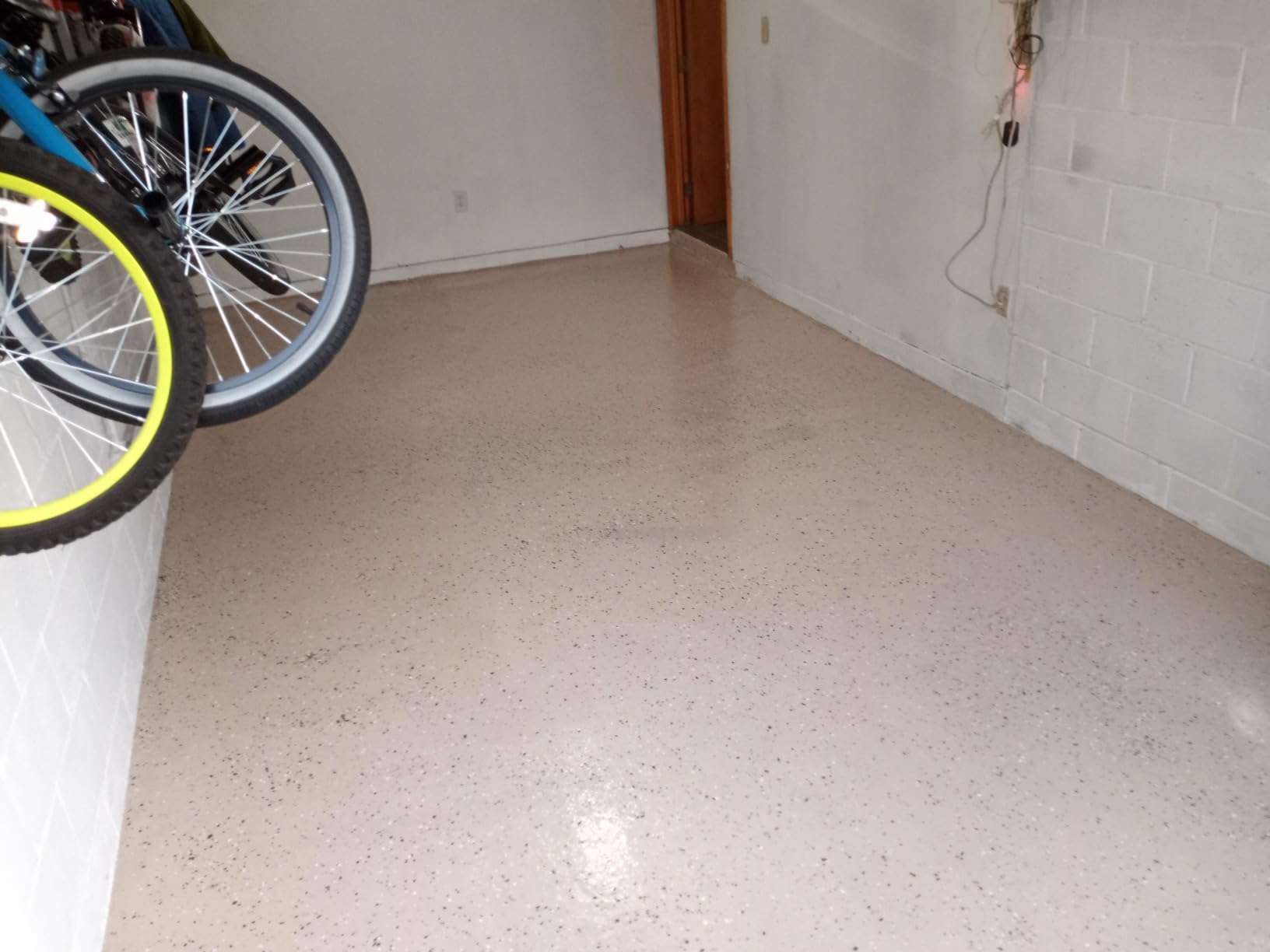 RustOleum 251966 Epoxy Floor Coating Kit - Tan Gloss customer photo 2