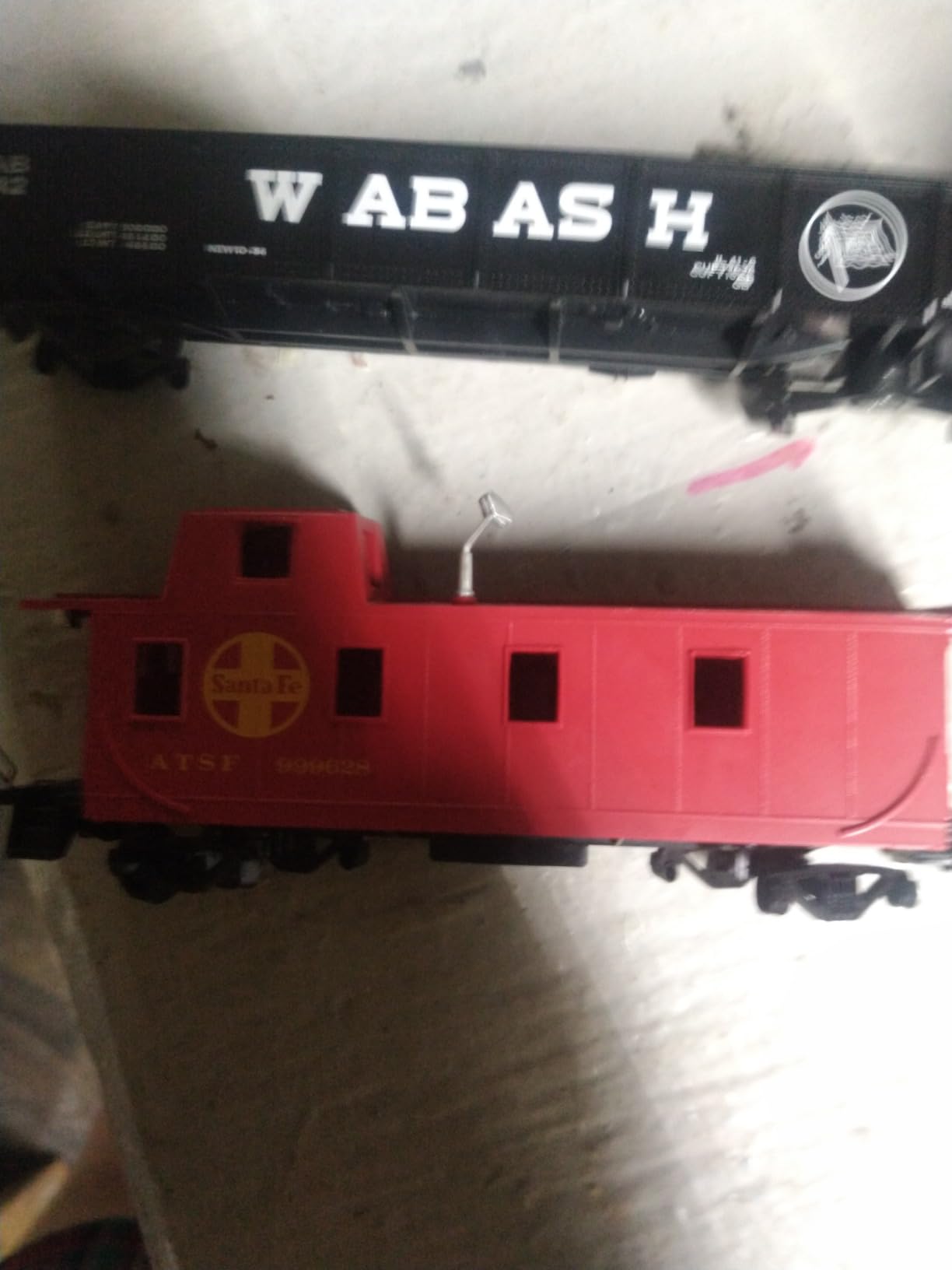Bachmann Trains - Santa Fe Flyer Ready To Run Electric Train Set - HO Scale customer photo 2