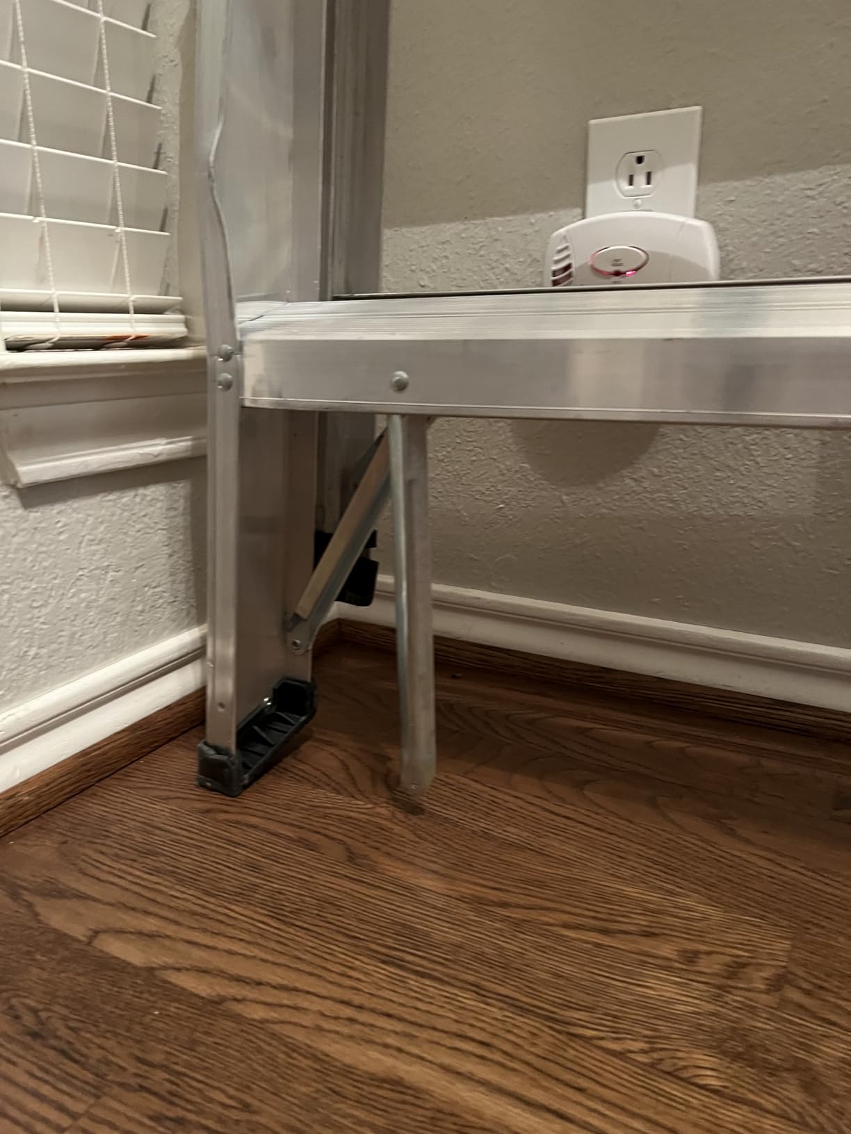 Louisville Ladder 8-Foot Aluminum Step Ladder, 300-Pound Load Capacity, Type IA, AS3008 customer photo 1