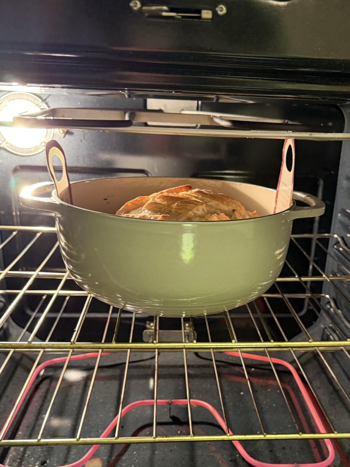 Lodge 6-Quart Enamel Dutch Oven customer photo 1