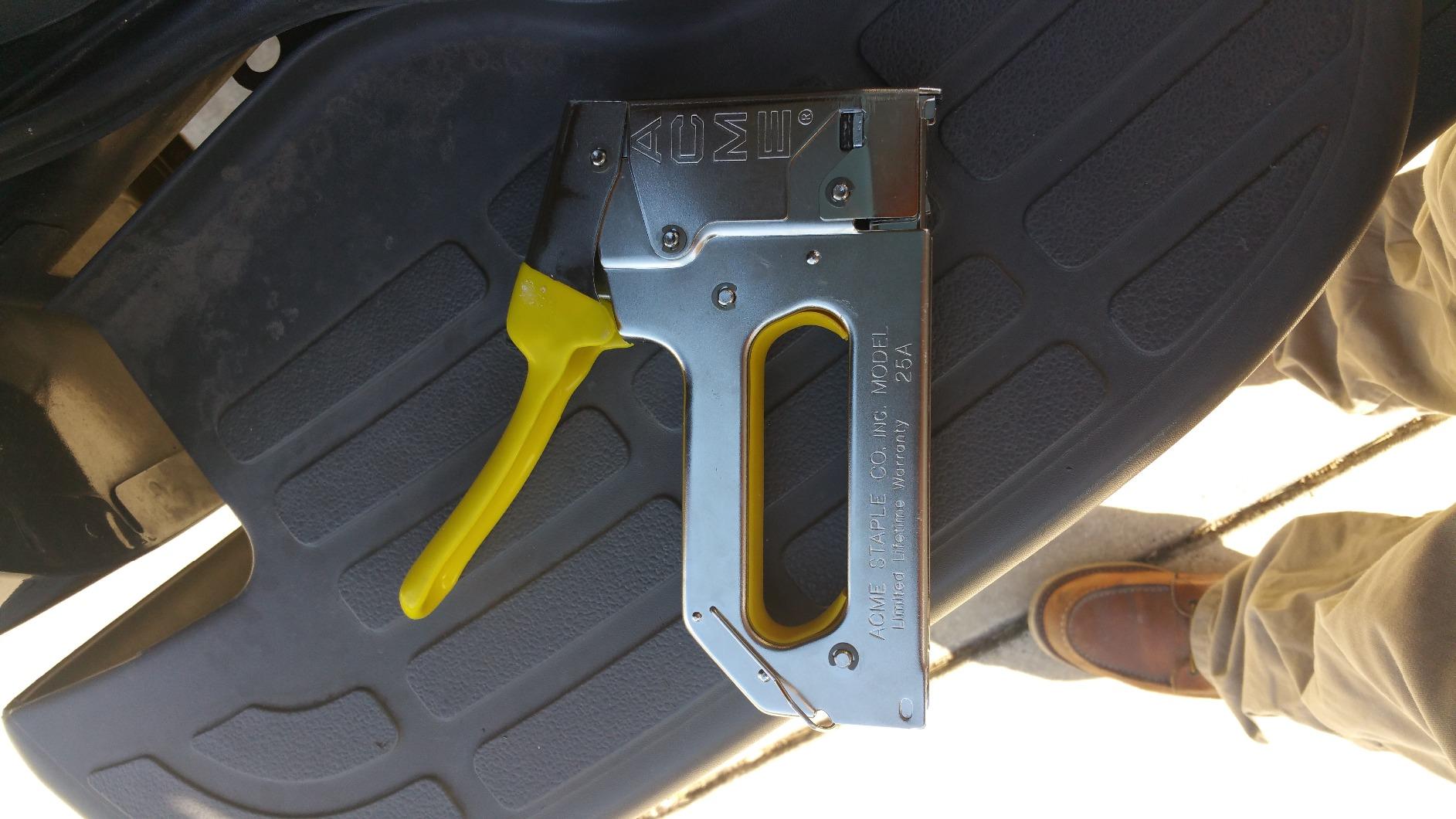 Acme 25A Cable Stapler, Bottom-Load, 1/4