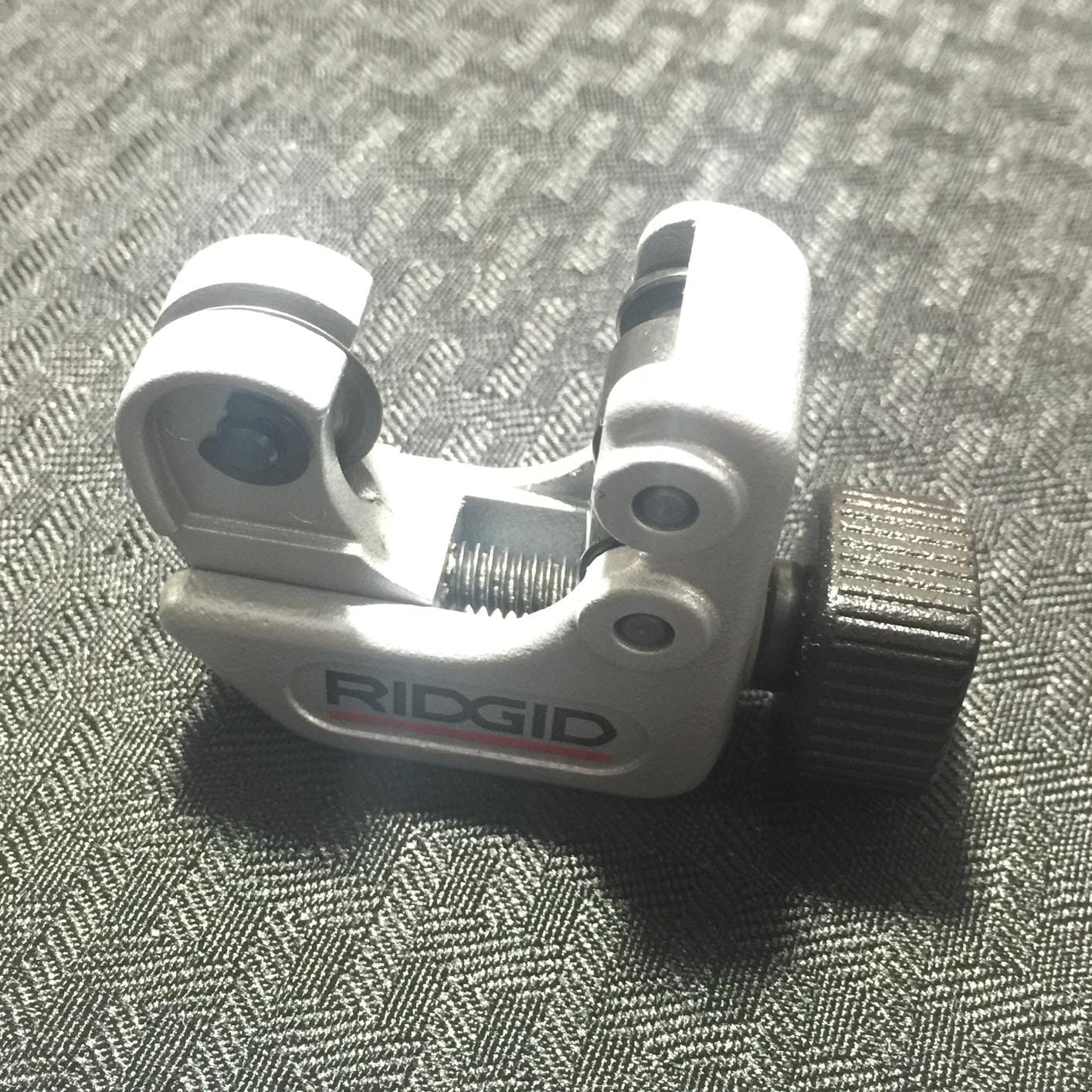 RIDGID 40617 Model 101 Close Quarters Tubing Cutter, 1/4-inch to 1-1/8-inch Tube Cutter Silver customer photo 2