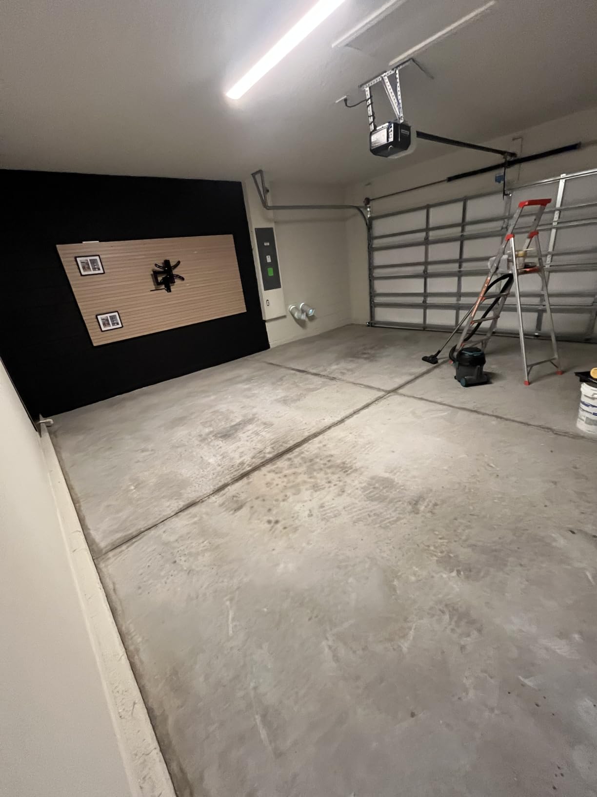 Rust-Oleum EpoxyShield Gloss Gray Garage Floor Coating Kit | Epoxy Garage Floor System, Hot Tire And Chemical Resistant, Professional Finish, 1 Car customer photo 2