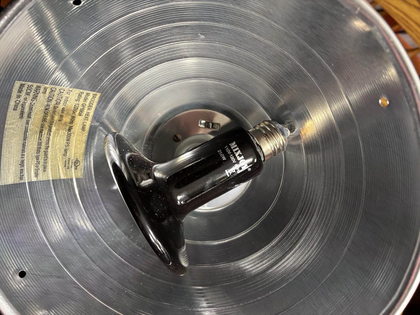 Woods Clamp Lamp with 10 Inch Reflector and Bulb Guard (300 Watt Bulb, 6 Foot Cord) customer photo 1