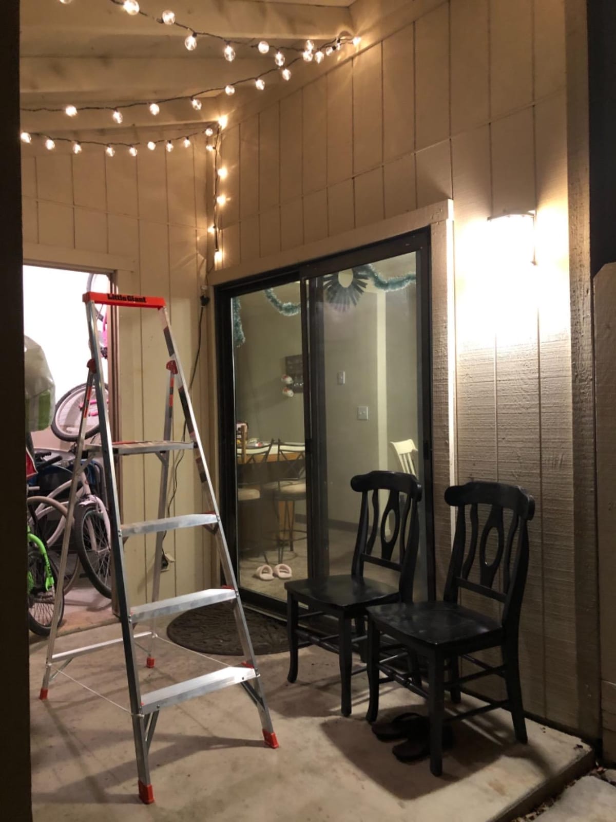Little Giant Flip-N-Lite 6-ft Aluminum Stepladder, 15270-001 | Ultra Lightweight Ladder, Easy Release Handle, Wide Anti-Slip Steps, Home or Jobsite Use, Type IA 300 lbs. Weight Rated customer photo 1