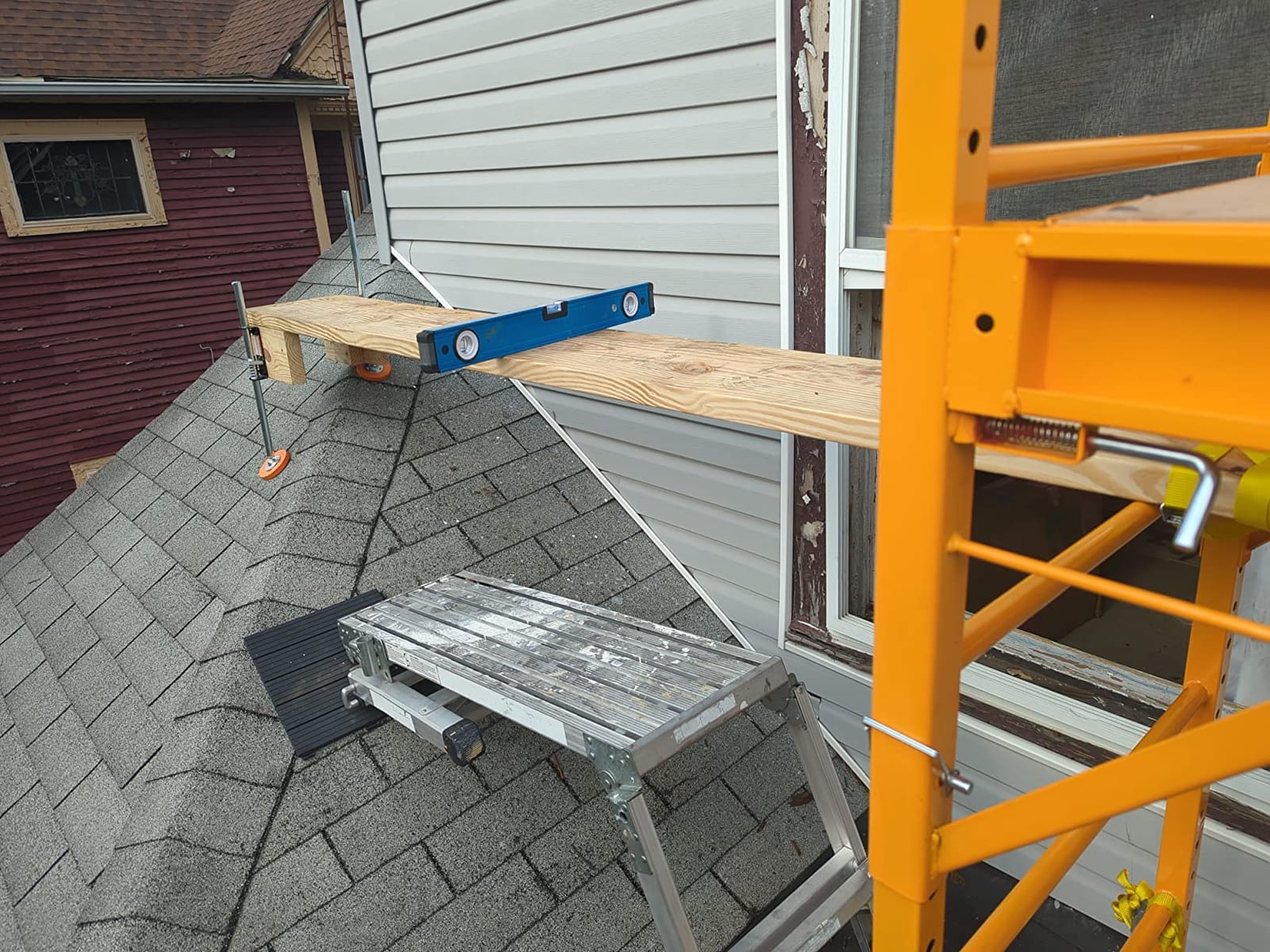 Xtenda-Leg Ladder Leveler for Extension Ladders, Rubber Feet, 1 Pair customer photo 1