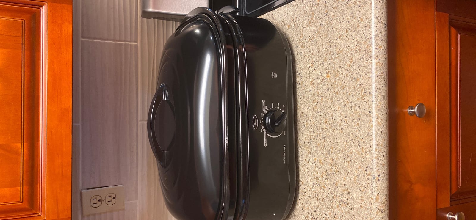 Oster CKSTRS18-BSB-W 18-Quart Roaster Oven with Self-Basting Lid, Black customer photo 2