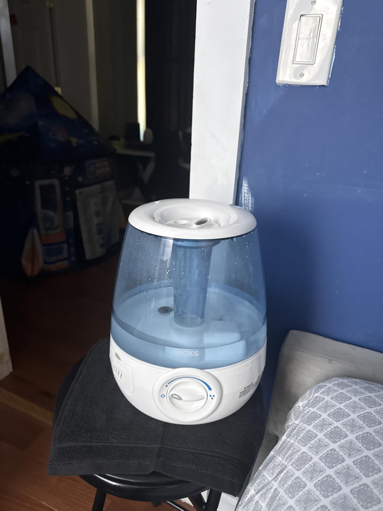 Vicks Filter-Free Ultrasonic Humidifier, Recommended by Pediatricians | 1.2 Gal Ultrasonic Cool Mist Humidifiers for Bedrooms & Kids Rooms, Works with Vicks VapoPads customer photo 2