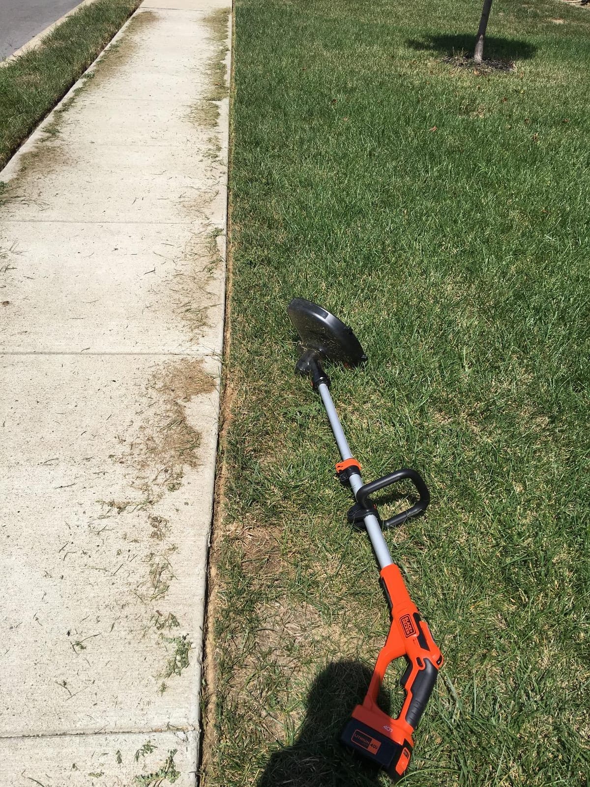 BLACK+DECKER 40V MAX 13 in String Trimmer Edger Cordless with Adjustable Telescoping Pole (LST136) customer photo 1