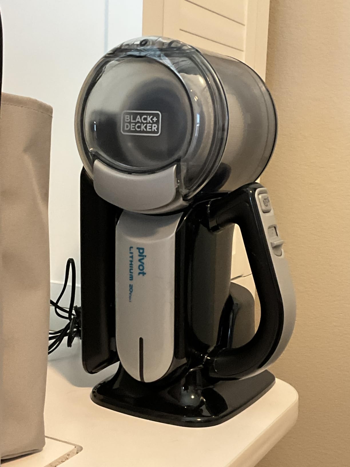 BLACK+DECKER dust buster PIVOT VAC Handheld Vacuum Cordless, Car Vacuum Portable Rechargeable, Extendible Crevice Tool and 200 Degree Pivoting Nozzle, Strong Suction, Lightweight (BDH2000PL) customer photo 1