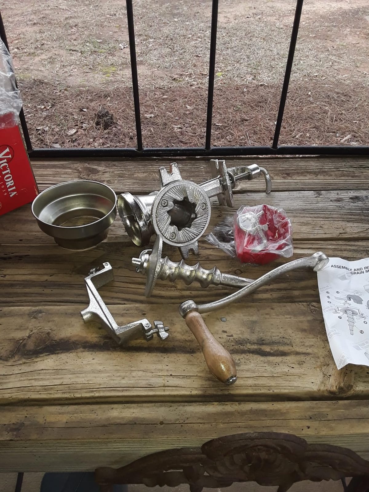 Victoria Manual Cast Iron Grain Mill 1200g with Low Hopper customer photo 2