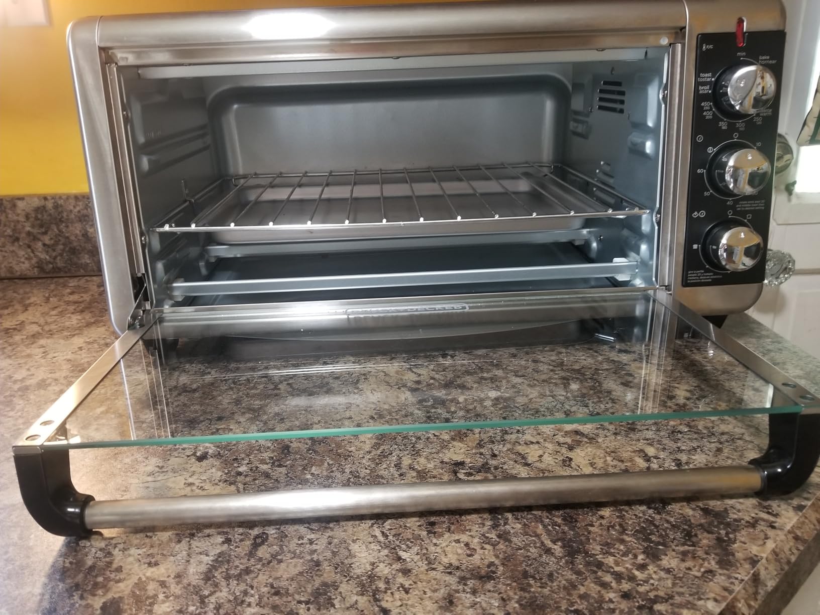 BLACK+DECKER TO3250XSBD 8-Slice Extra Wide Convection Countertop Toaster Oven, Includes Bake Pan, Broil Rack & Toasting Rack, Stainless Steel/Black customer photo 2