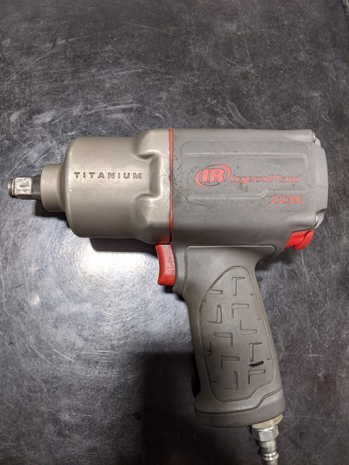 Ingersoll Rand 2235TiMAX 1/2-Inch-Drive Air Impact Wrench with Up to 1,350 Foot-Pounds Torque Output customer photo 1