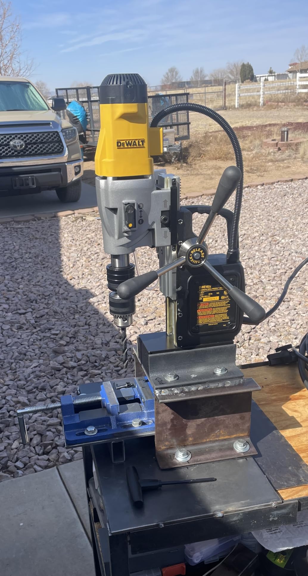 DEWALT Drill Press, Magnetic, 2-inch, 10-Amp with 2-Speed Setting (DWE1622K) customer photo 2