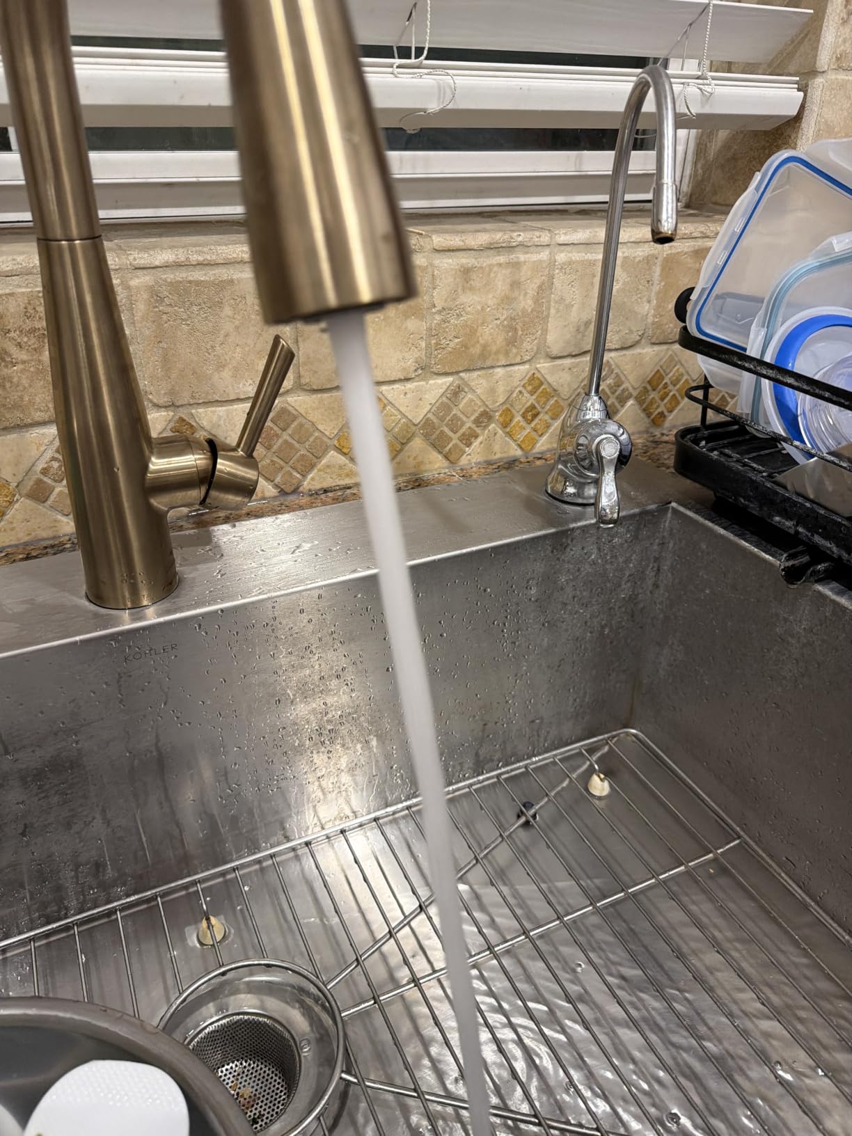 Delta Essa Brushed Nickel Kitchen Faucet with Pull Down Sprayer, Modern Single Hole Kitchen Sink Faucet, Single Handle, Arctic Stainless 9113-AR-DST customer photo 1