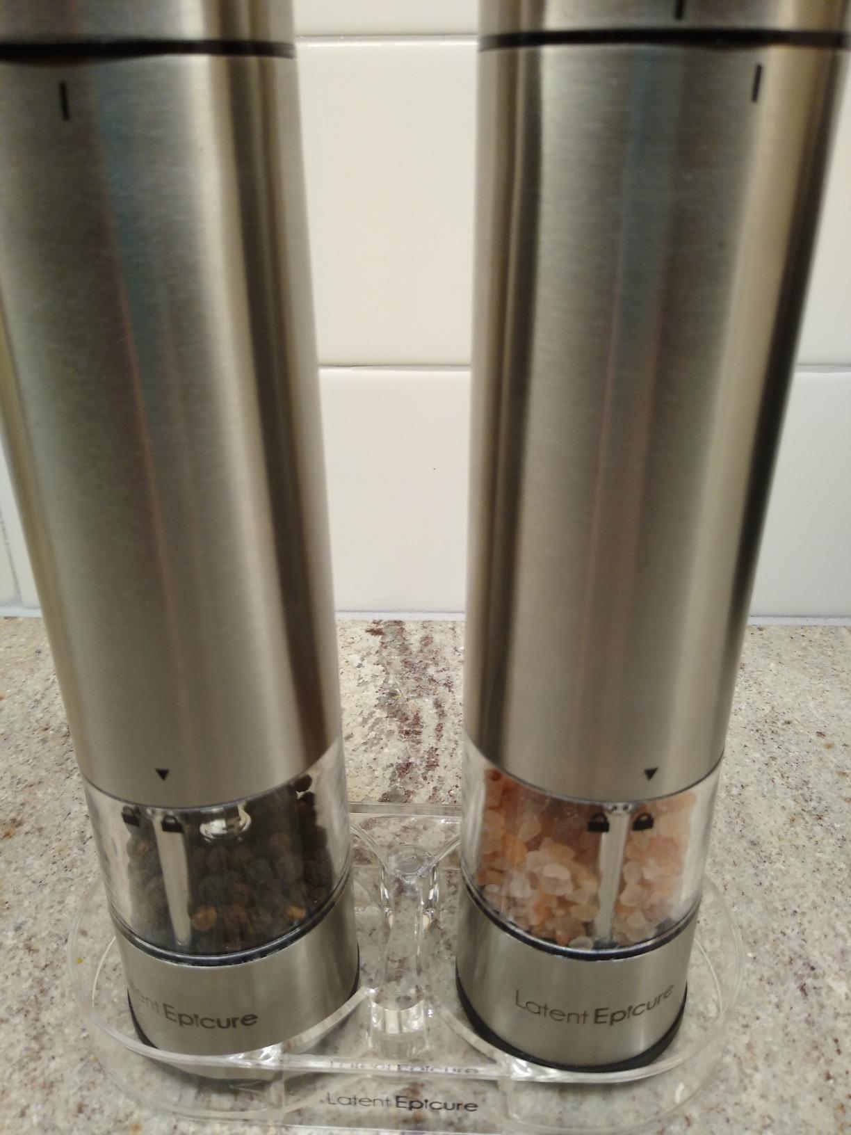 Latent Epicure Electric Salt and Pepper Grinder Set, USB-C Rechargeable | Stainless steel mills with LED light, Adjustable ceramic grinders, One-handed use, Rest tray & gift box included customer photo 1