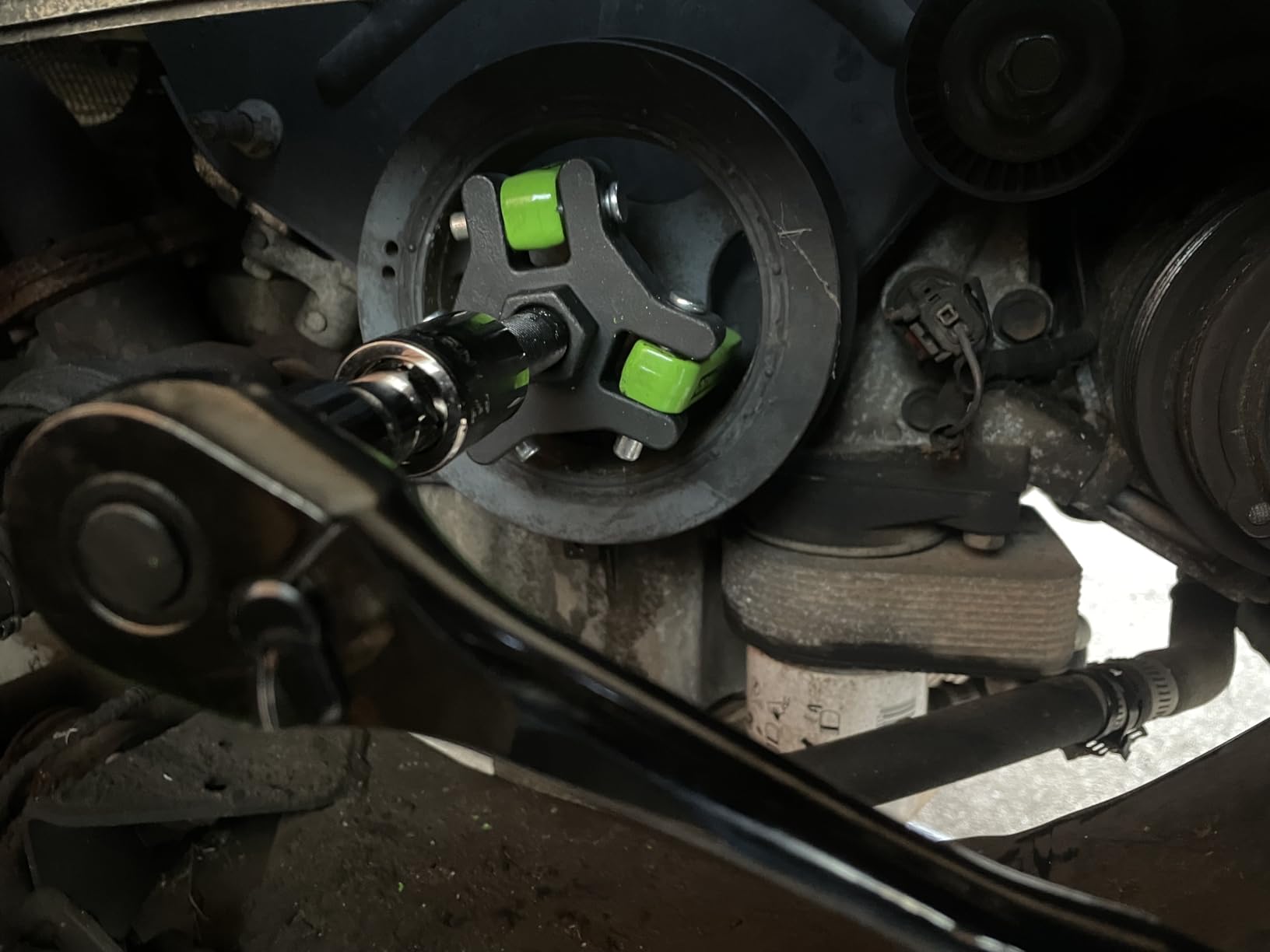 OEMTOOLS Harmonic Balancer Puller Kit, Adjustable 3-Jaw Puller Design | Spring-loaded Jaws, Comes in Storage Case, Removes Damper Pulleys in Tight Engine Compartments customer photo 2