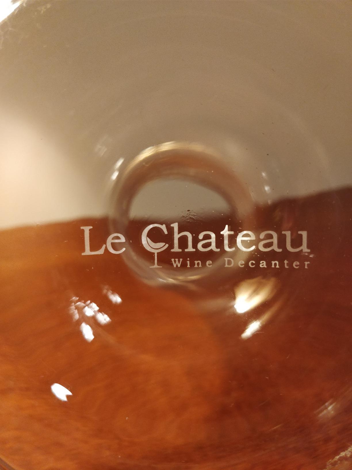 Le Chateau Large Elegant Crystal Wine Decanter with Aerator - 750ml Glass Decanter - Hand-Blown Lead-Free Clear Glass Carafe with Aerator - Hand Held Gifts Red Wine Accessories/for Wine Lovers customer photo 1