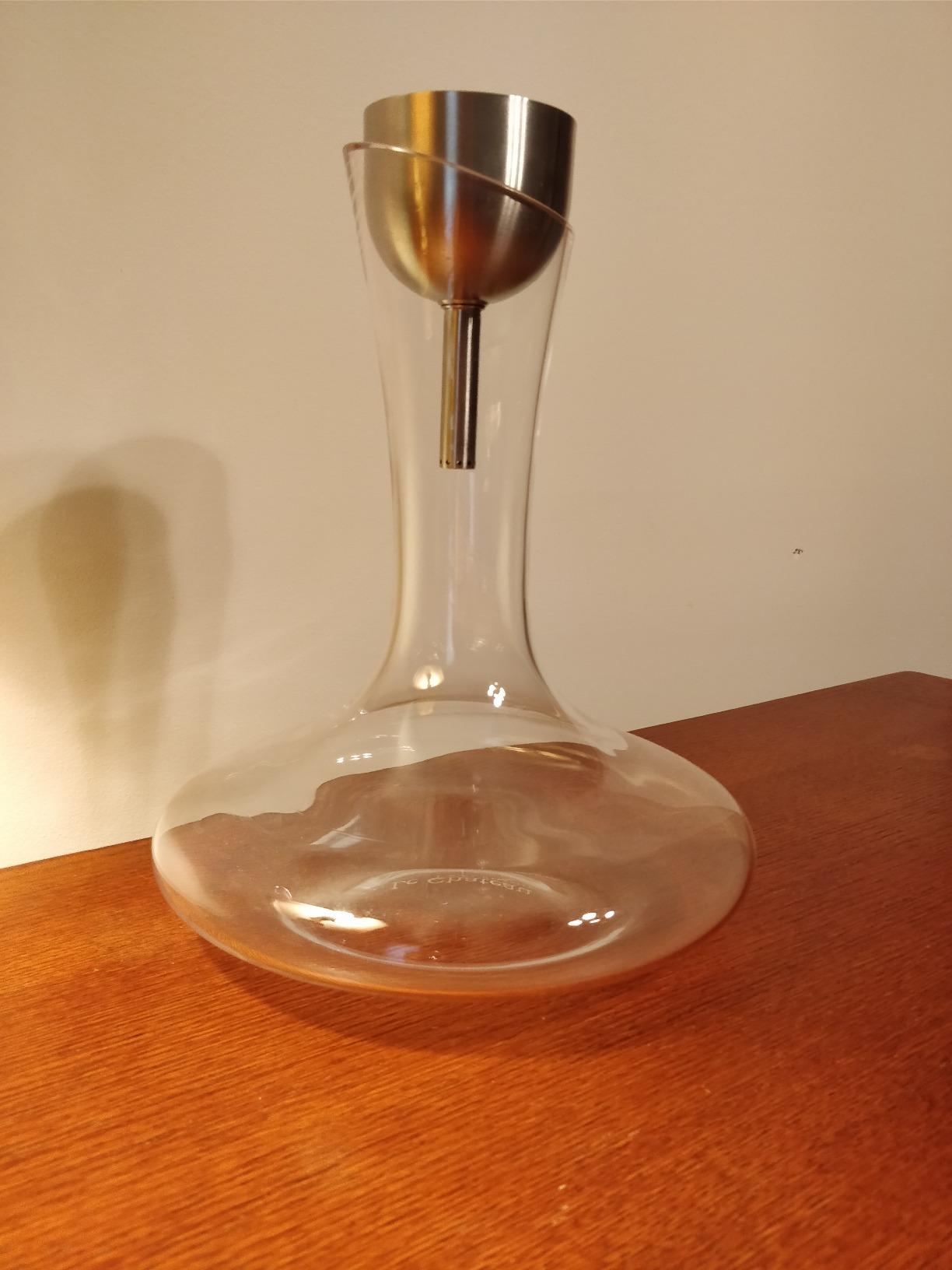 Le Chateau Large Elegant Crystal Wine Decanter with Aerator - 750ml Glass Decanter - Hand-Blown Lead-Free Clear Glass Carafe with Aerator - Hand Held Gifts Red Wine Accessories/for Wine Lovers customer photo 2