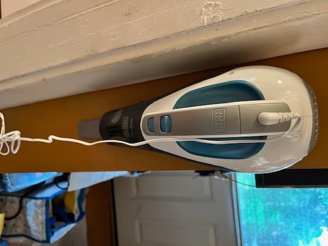 BLACK+DECKER dustbuster Cordless Handheld Vacuum, Portable Vacuum for Car and Home Rechargeable, Powerful Suction, Wide Mouth (HHVI315JO42) customer photo 1