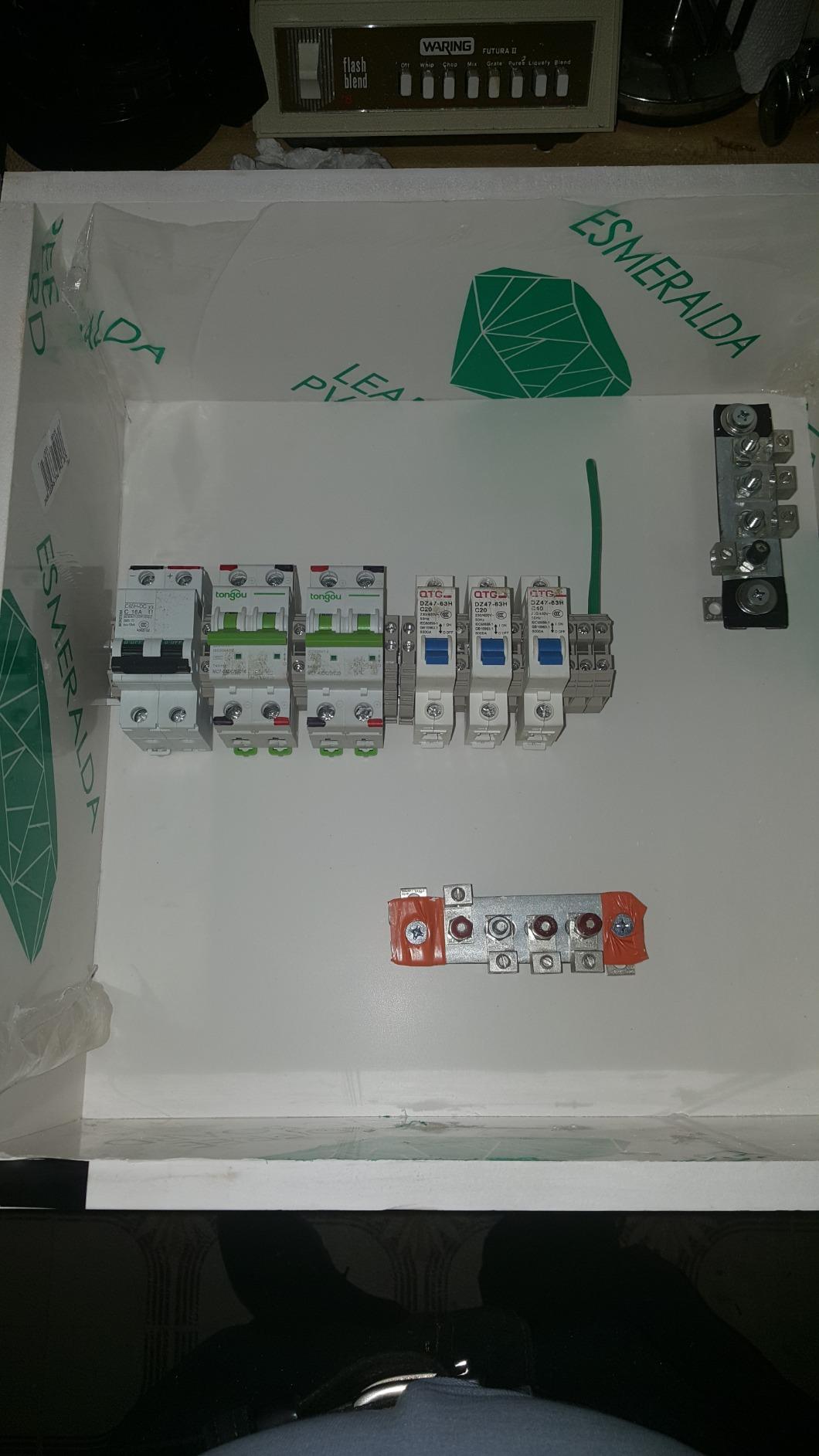 Dinkle Assembly DK6N 10 Gang Box Connector DIN Rail Terminal Blocks, 8-20 AWG, 50 Amp, 600 Volt Separate Circuits UL Recognized customer photo 2