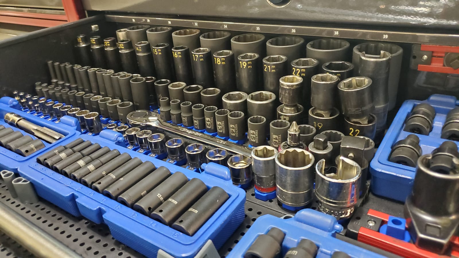 Astro Pneumatic Tool 78868 12-Point Axle Nut Socket Set (8 Piece) customer photo 1
