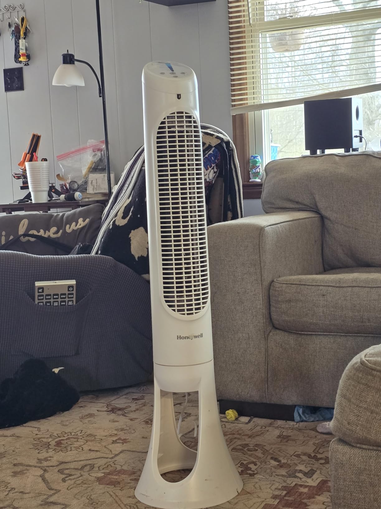 Honeywell QuietSet Whole Room Tower Fan, Oscillating Tower Fan with Remote, Black, HYF290B customer photo 1