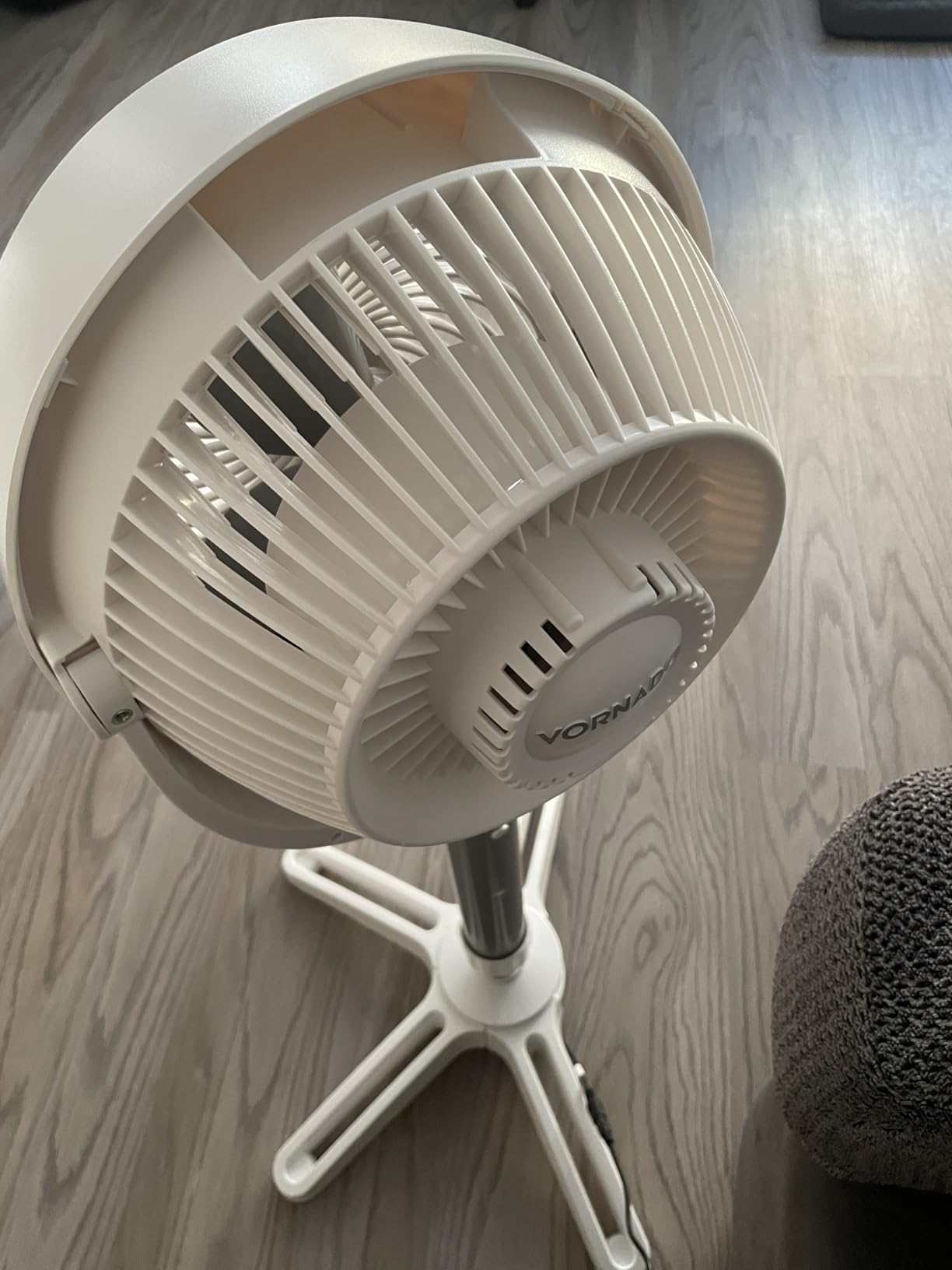 Vornado 683DC Energy Smart Medium Pedestal Air Circulator Fan with Variable Speed Control, White customer photo 2