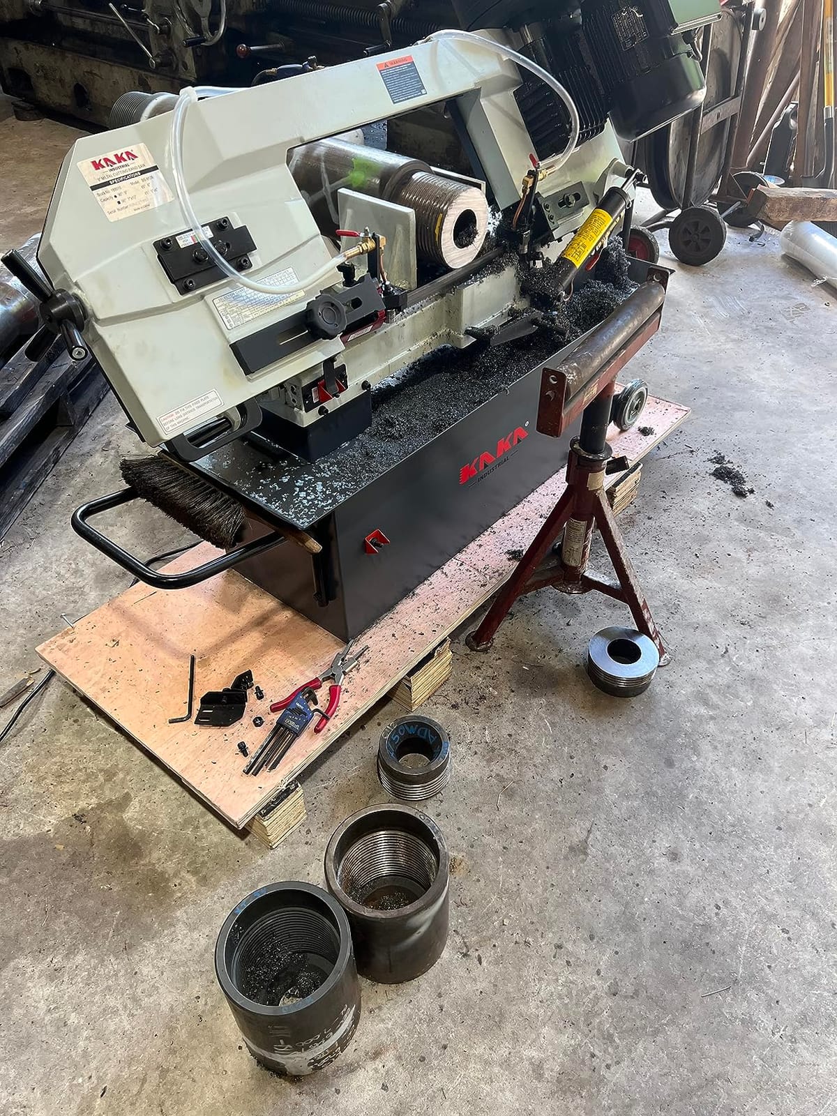 Metal Cutting Band Saw, 9 in Round KAKA INDUSTRIAL BS-912B | 7 x 12 in rectangular capacity and 115V motor Hydraulic downfeed with four blade speeds customer photo 1