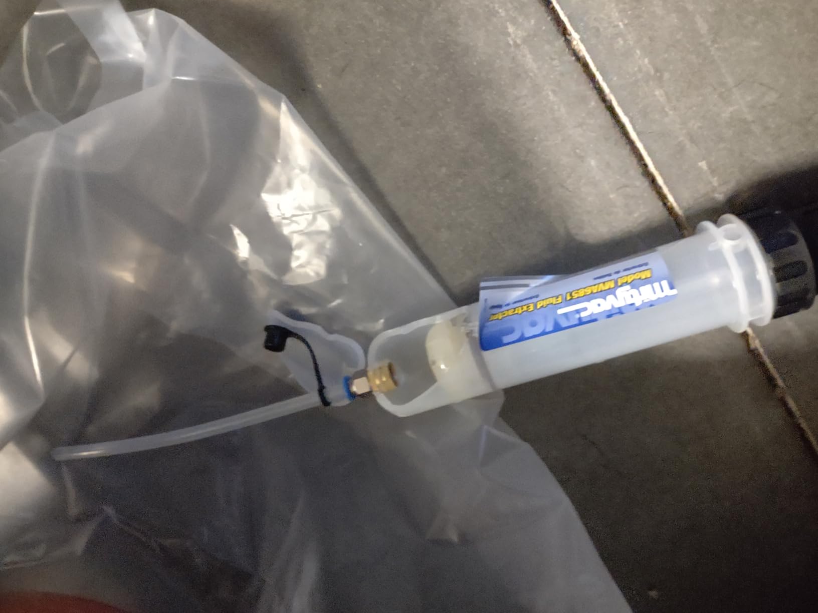 Mityvac MVA6852 1.5 Liter Fluid Evacuator Extractor and Dispensing Syringe, Twist-valve, Dual-seal Piston, MVA7218 Rubber ATF Adapter, For Master Cylinders, Transaxles, Power Steering and Coolant customer photo 1