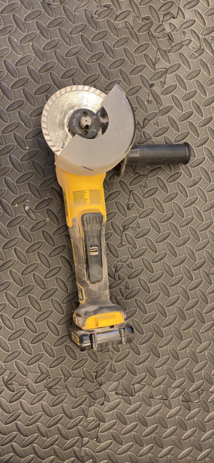 DEWALT 20V MAX* Angle Grinder Tool Cordless Brushless, 4 1/2 Inch, with Paddle Switch and Kickback Brake, Tool Only (DCG413B) customer photo 1