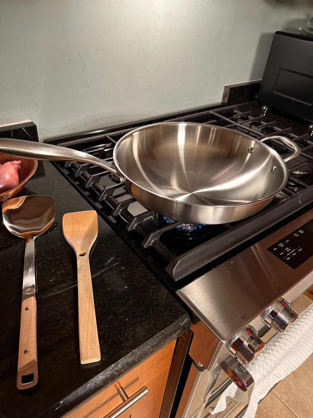 Willow & Everett Stainless Steel Flat Bottom Wok Pan, Professional Traditional Stir Fry Cookware w/Domed Lid & Spatula, Low Maintenance Rust & Scratch Resistant for Induction Gas Electric Stove Top customer photo 1
