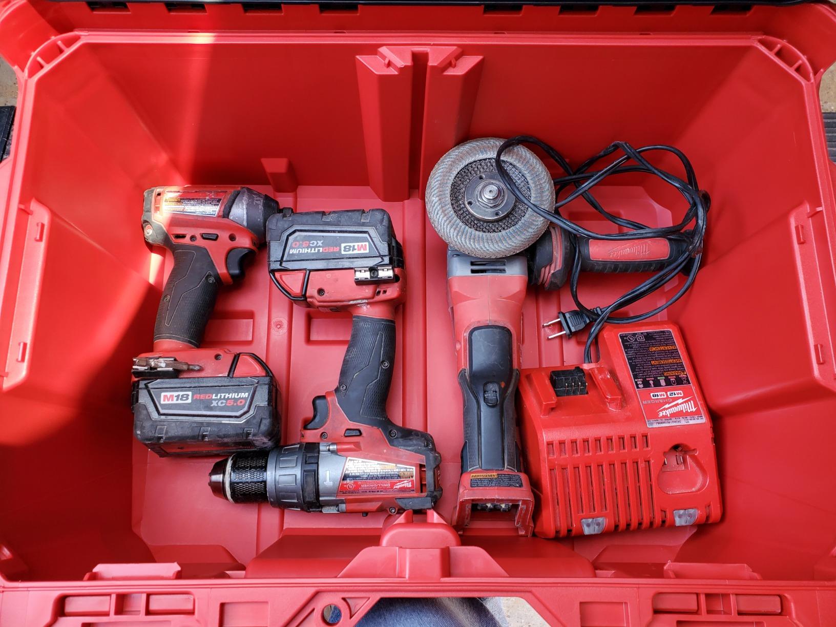 Milwaukee PACKOUT Large Tool Box - 48-22-8425, Red customer photo 2