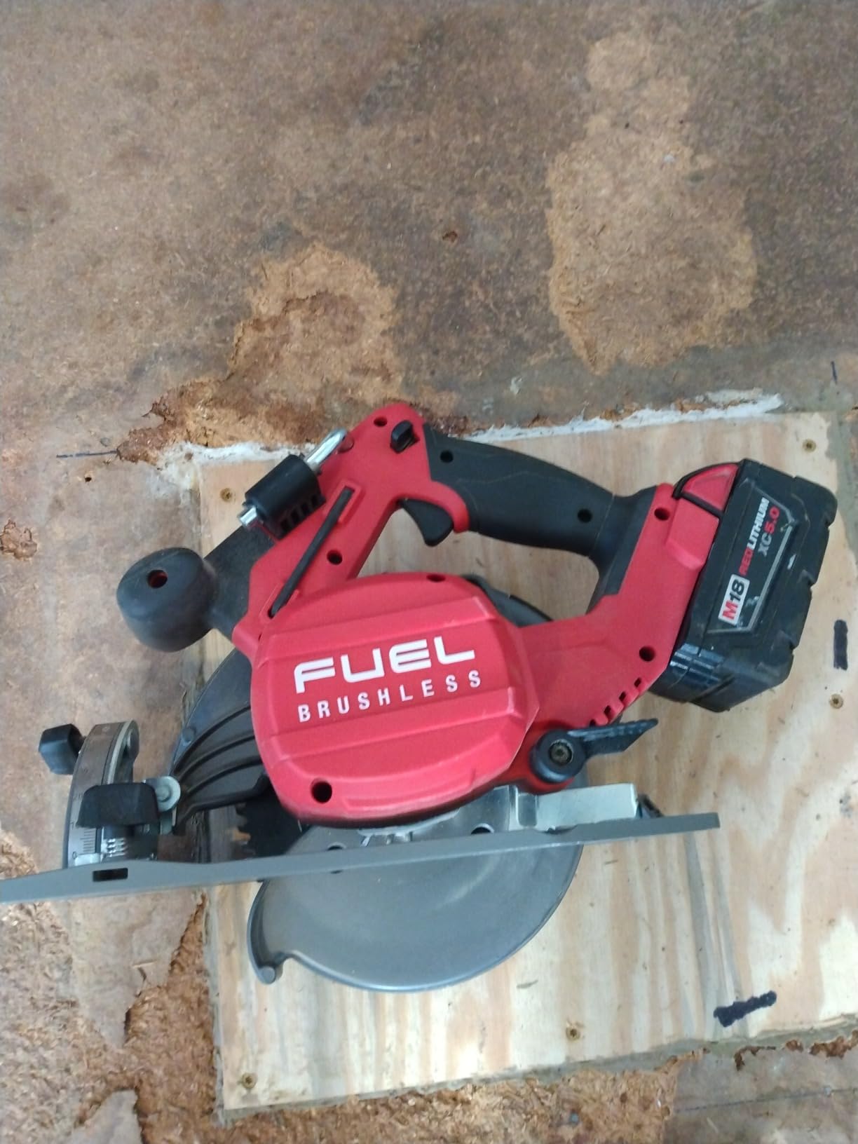 Milwaukee 2732-20 M18 FUEL 7-1/4 in. Circular Saw customer photo 1