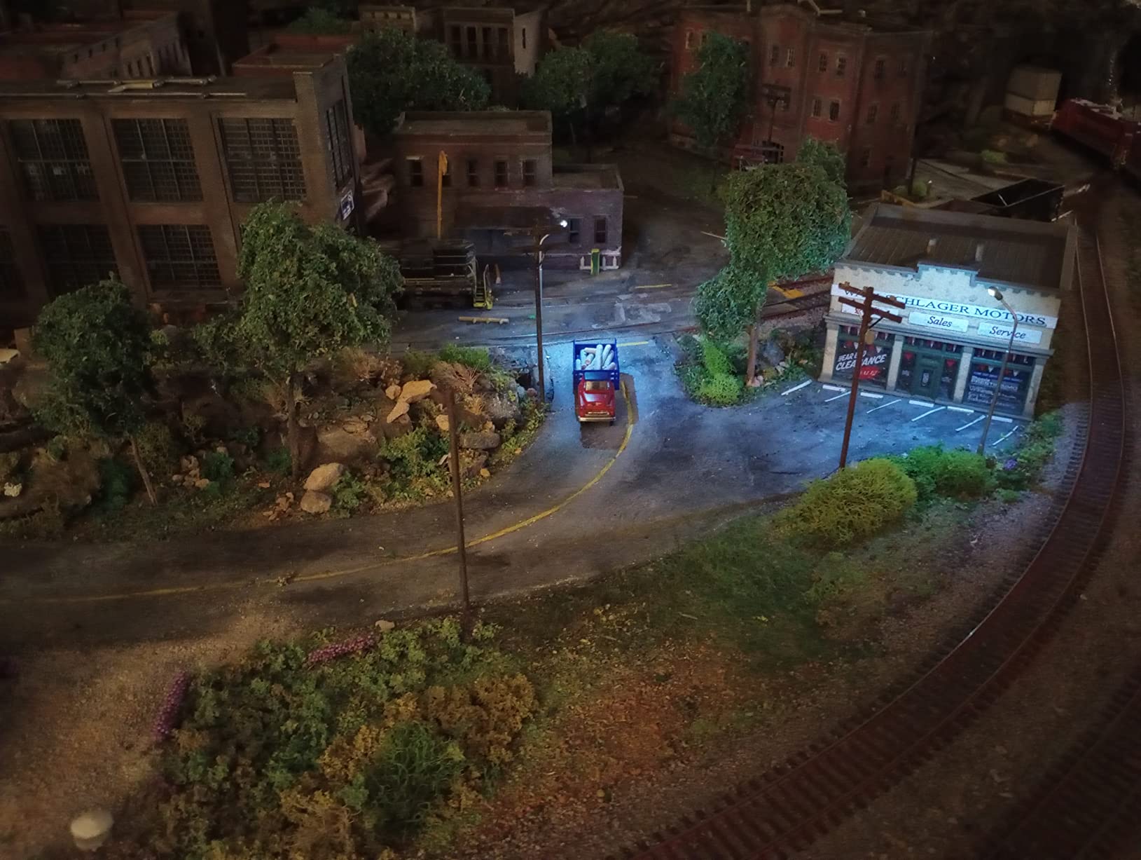Yetaha 20Pcs Model Railway Train Model Street Lights, LED Dual Lampposts, HO OO Scale, Dual Heads Gauge Model Street Light Layout, LEDs Light 3V Train Scenery Miniature Accessories customer photo 1