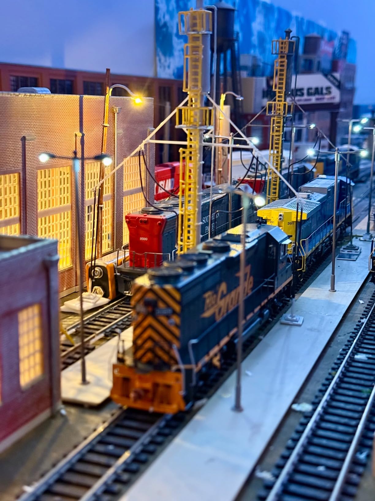 LQS12W 10pcs Model Railway Train Lamp Post Street Bright White Lights HO OO Scale LEDs New customer photo 1