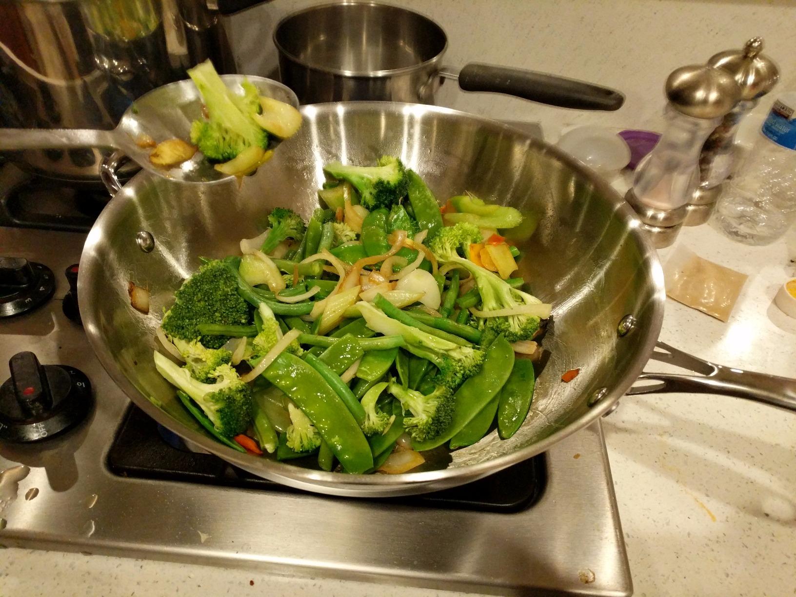 Cooks Standard 12-inch Multi-Ply Clad Stainless Steel Stir Fry Pan with Lid customer photo 1
