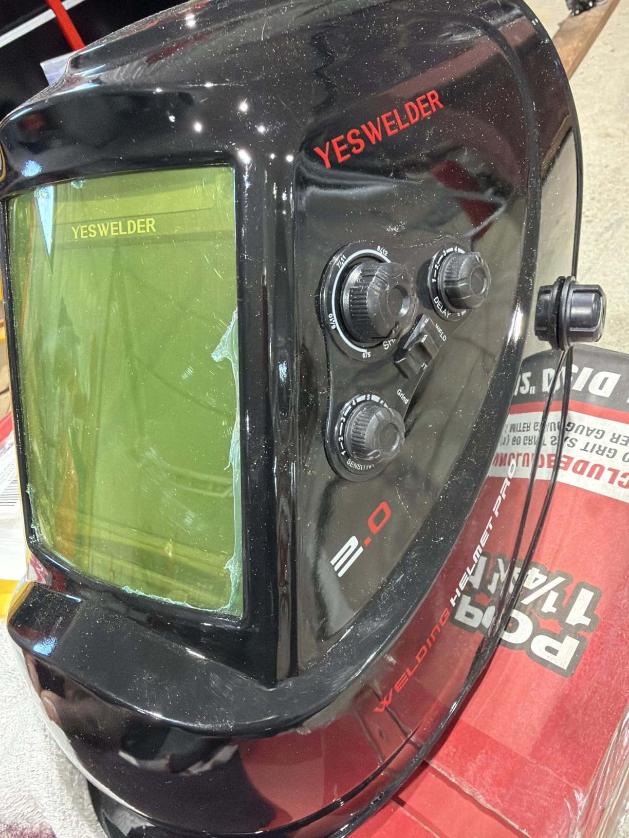 YESWELDER Auto Darkening Welding Helmet, Large View, LYG-M800H | 1/1/1/1 True Color, 4 arc sensors, 1/30000s response, shade 3/5-9/9-13 for WELD/CUT/GRIND, blue light blocking lens customer photo 1
