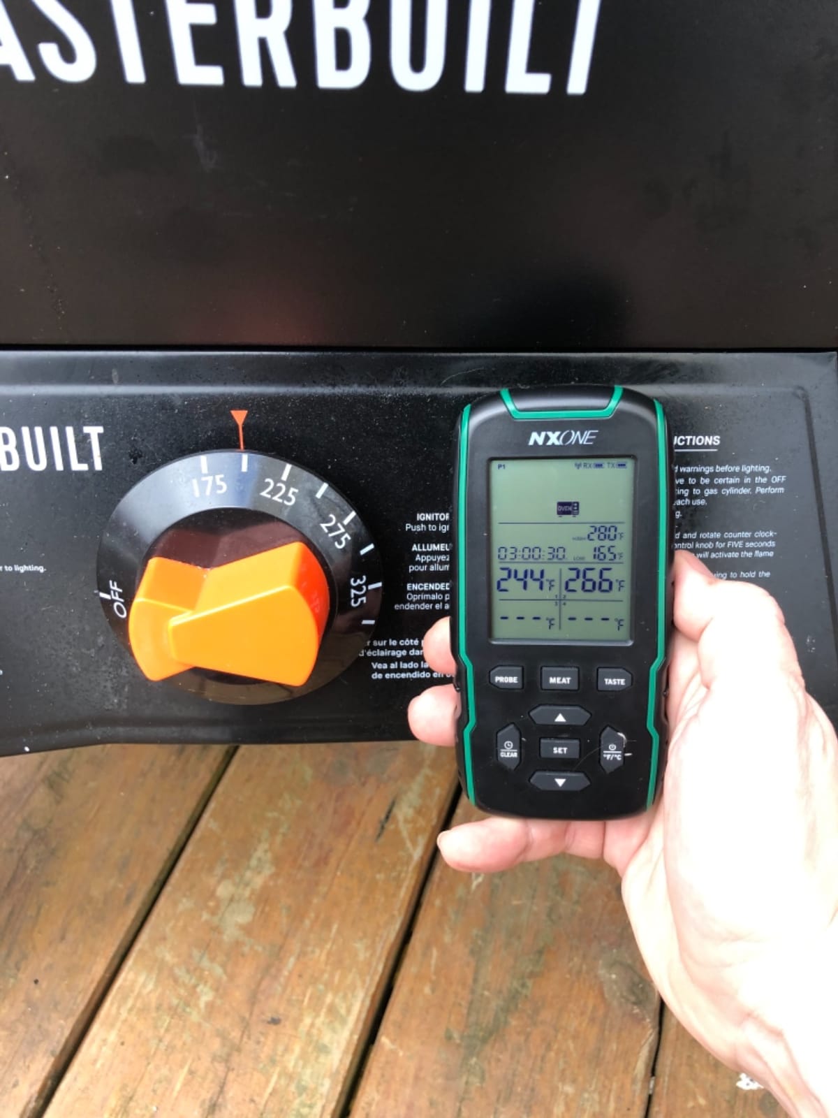 Masterbuilt 40-inch ThermoTemp Propane Gas Vertical BBQ Smoker with Analog Temperature Control and 960 Cooking Square Inches in Black, Model MB20051316 customer photo 2