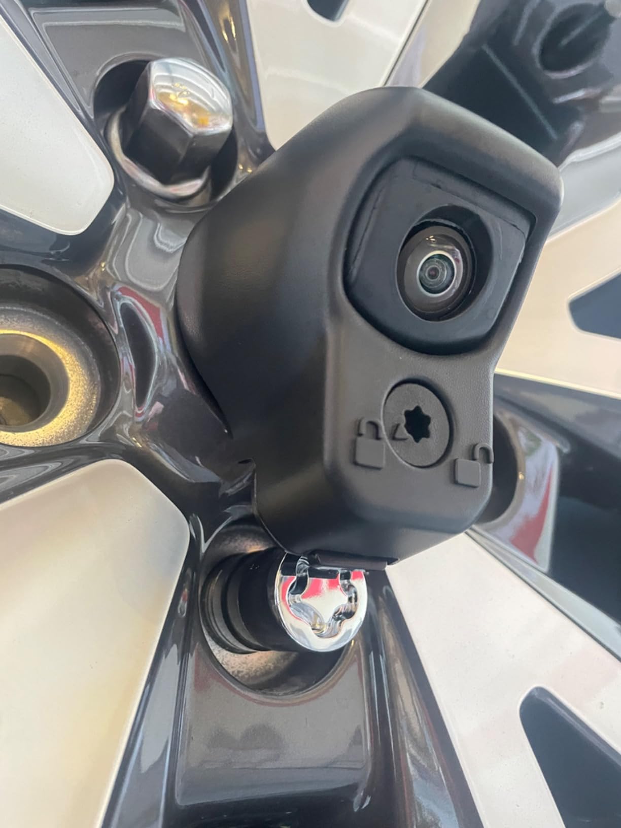 Wheel Lock, Premium, 14 mm x 1.50 Thread, Cone Seat, Closed End, Key Included, Steel, Chrome, Set of 5 customer photo 2