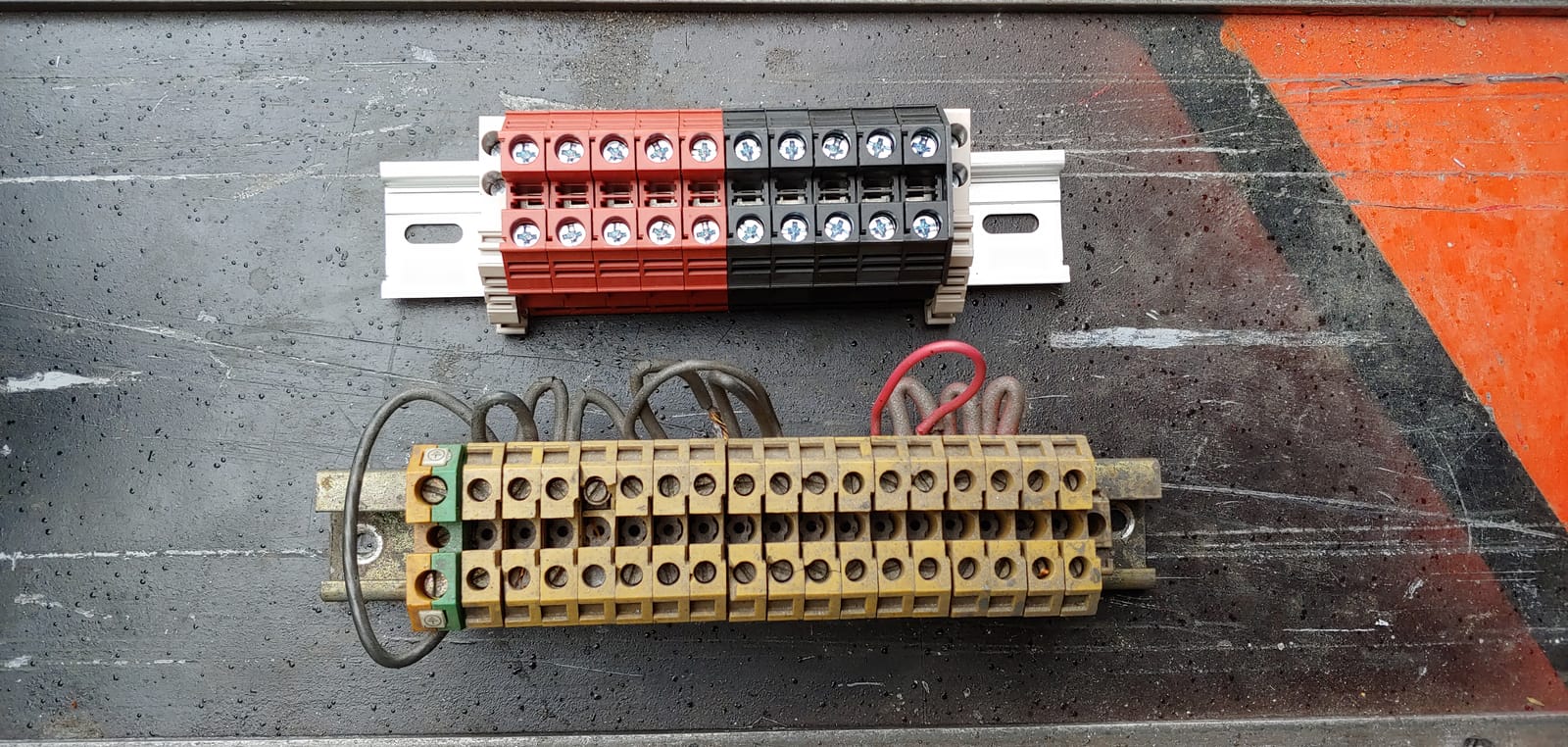 Dinkle Assembly Kit DK10N Red/Black 10 Gang with Jumpers DIN Rail Terminal Blocks, 6-20 AWG, 60 Amp, 600 Volt UL Recognized customer photo 2
