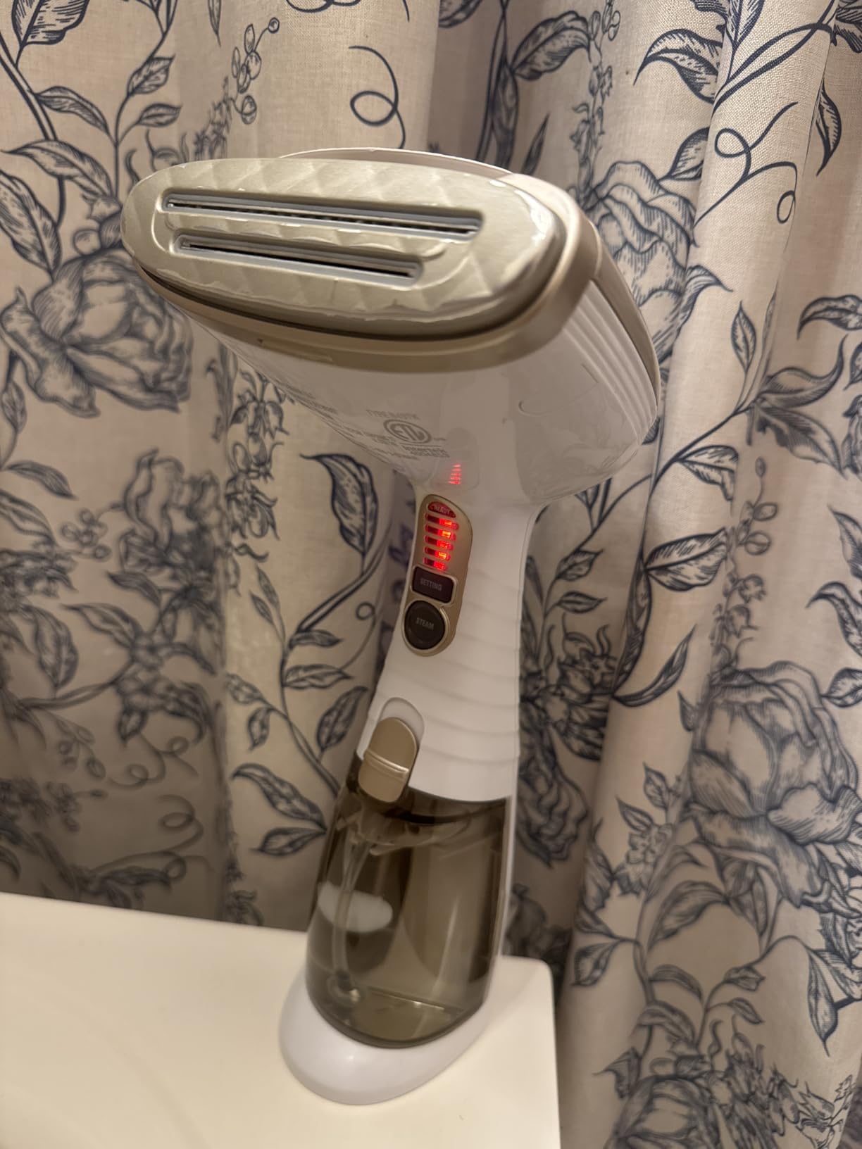 Conair Handheld Garment Steamer for Clothes, Turbo ExtremeSteam 1875W Fabric Steamer, Portable Handheld Design, Strong Penetrating Steam, White/Champagne customer photo 2