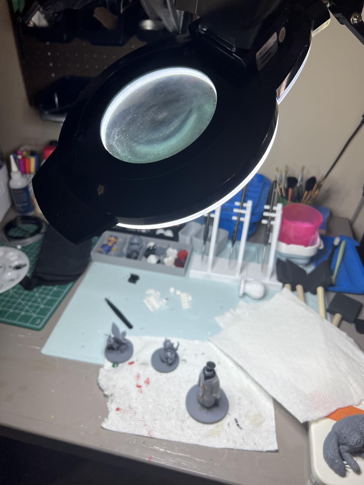 KIRKAS LED Magnifying Lamp with Clamp, 2,200 Lumens Dimmable 28in 12X, Magnifying Glass with Light for Repair Reading Craft Needlework Hobby Workbench Magnifier Dust Cover Adjust Swivel Arm customer photo 1